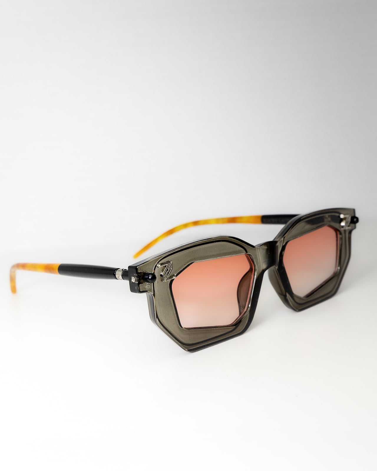AVANT Charcoal Grey/Rose Gradient gallery