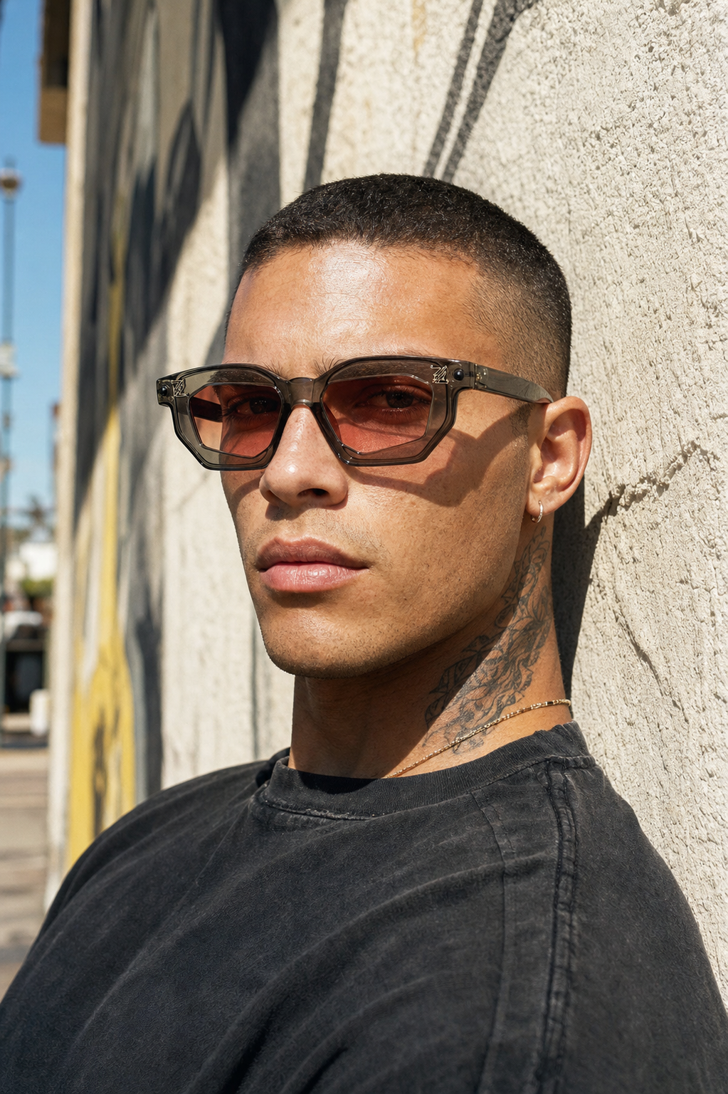 AVANT sunglasses, Charcoal Grey/Rose Gradient, lifestyle portrait