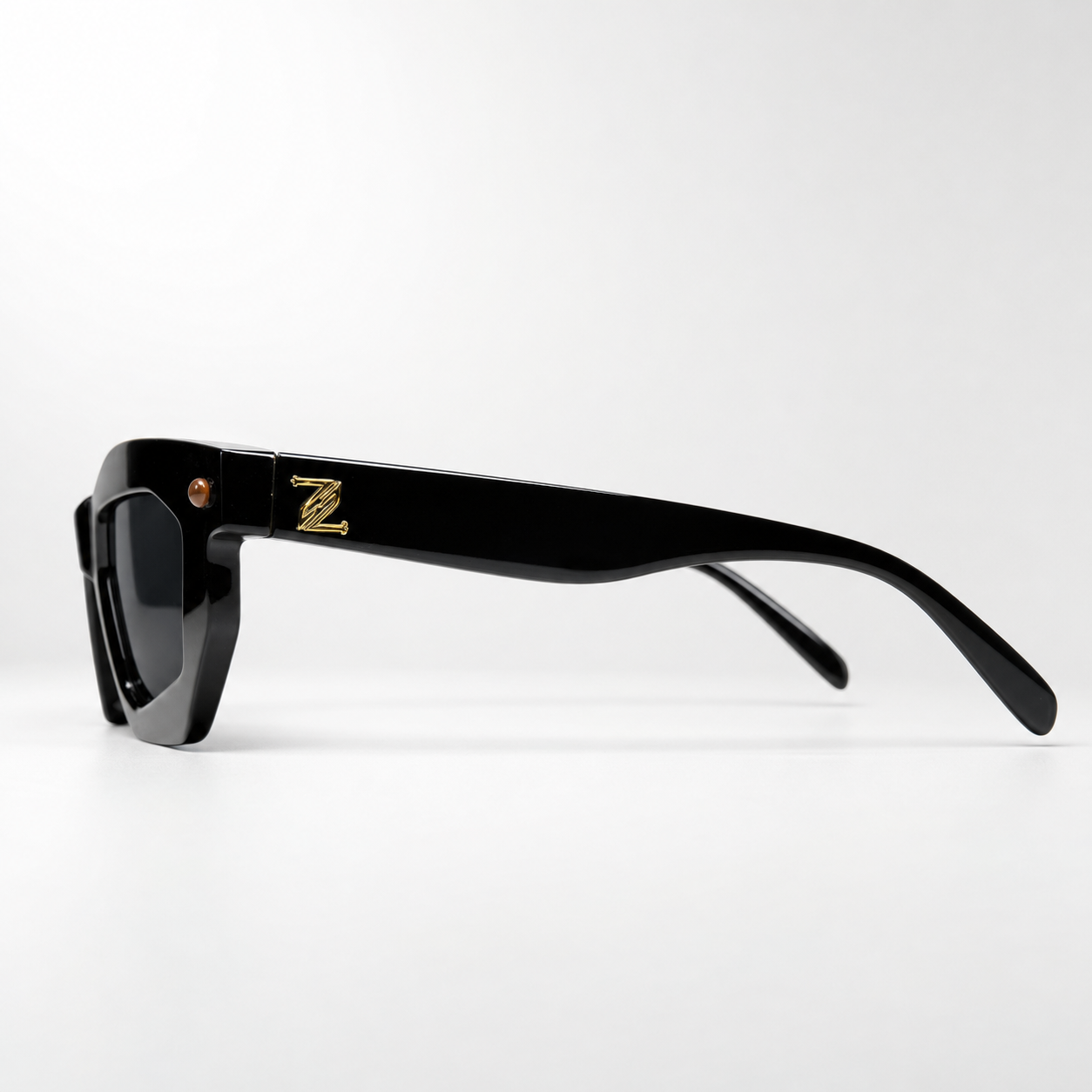 AVANT sunglasses, Black/Black, side profile view