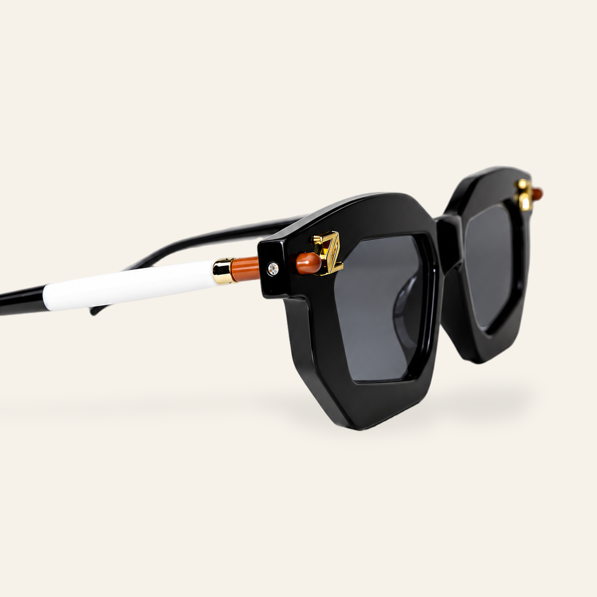 ZAYSHA AVANT sunglasses in Piano Black/White, three-quarter angle view